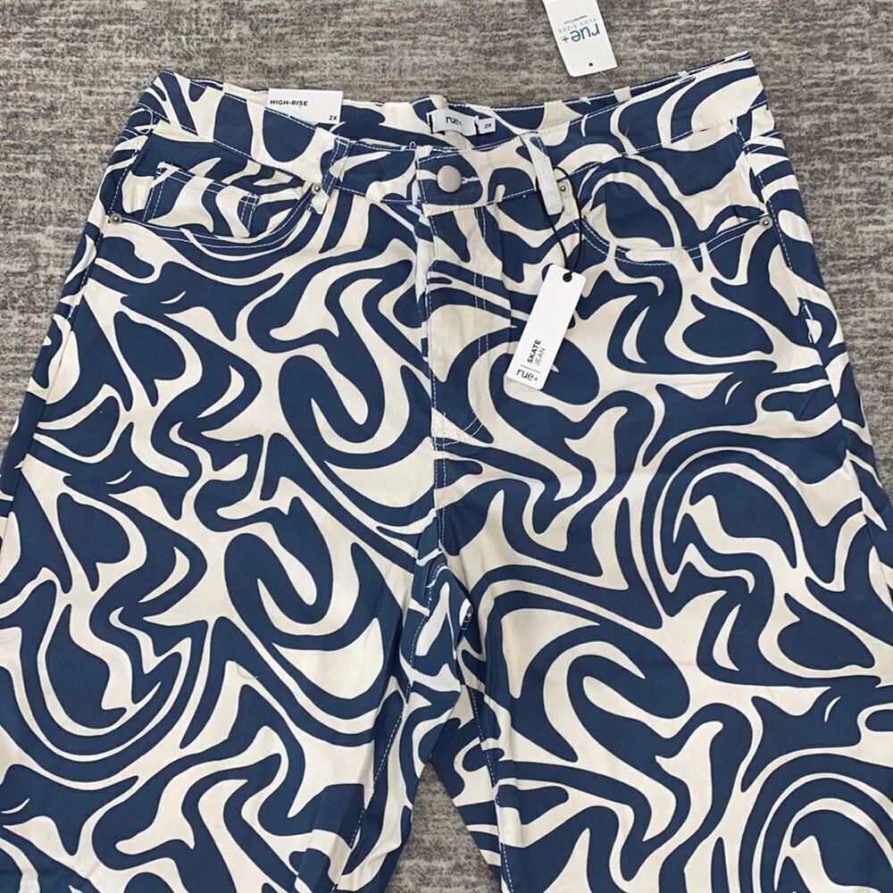 Super Cute Plus Size Blue Groovy Jeans - NWT💙🤍